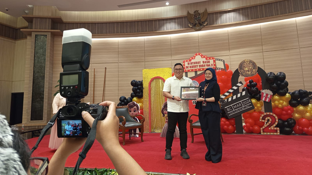 Arniel hadir dan berinteraksi dengan peserta